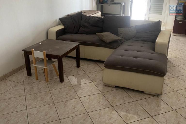 A louer appartement T3 (bas de maison) &agrave; STE MARIE, proche du centre et de l'espace commerciale La Reserve