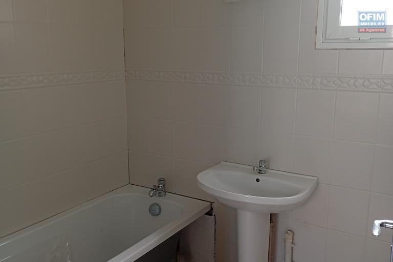 A LOUER APPARTEMENT T2 EN REZ DE JARDIN DE 52 M2 A LA SALINE LES BAINS