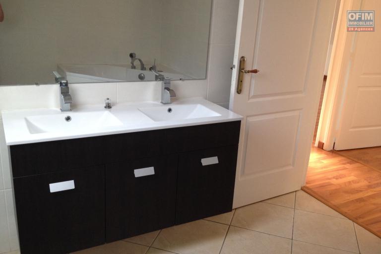 A LOUER MAISON F6 - GRANDE MONTEE - SAINTE MARIE