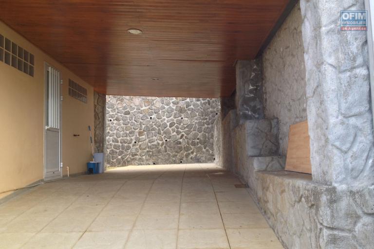 A LOUER MAISON F6 - GRANDE MONTEE - SAINTE MARIE
