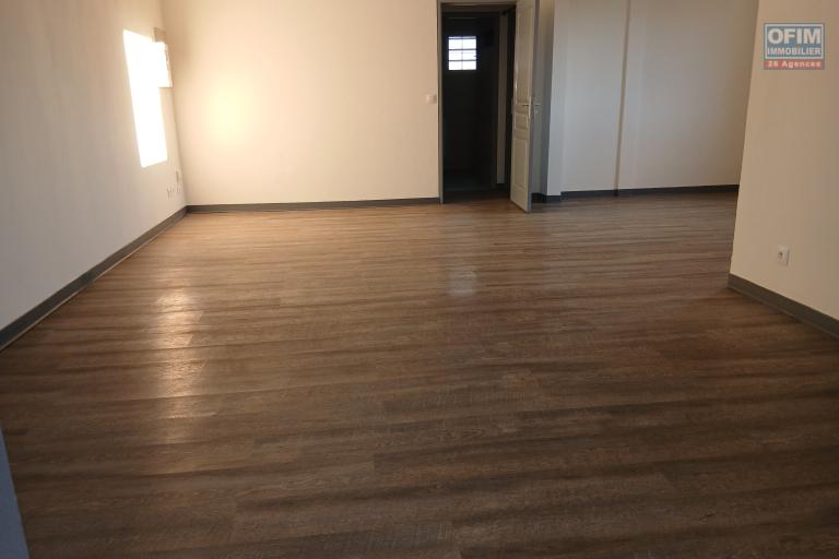 A louer appartement T3 sur le bas de la Possession
