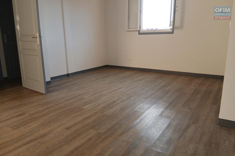 A louer appartement T3 sur le bas de la Possession