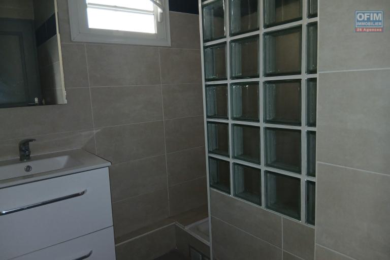 A louer appartement T3 sur le bas de la Possession