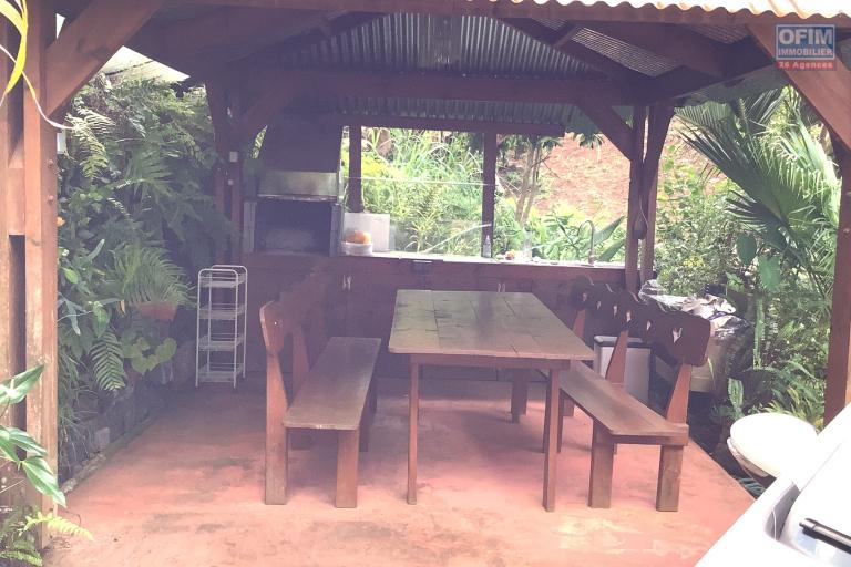 A louer maison meubl&eacute;e dans un &eacute;crin de verdure