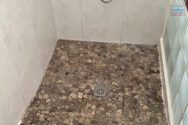 A louer maison meubl&eacute;e dans un &eacute;crin de verdure