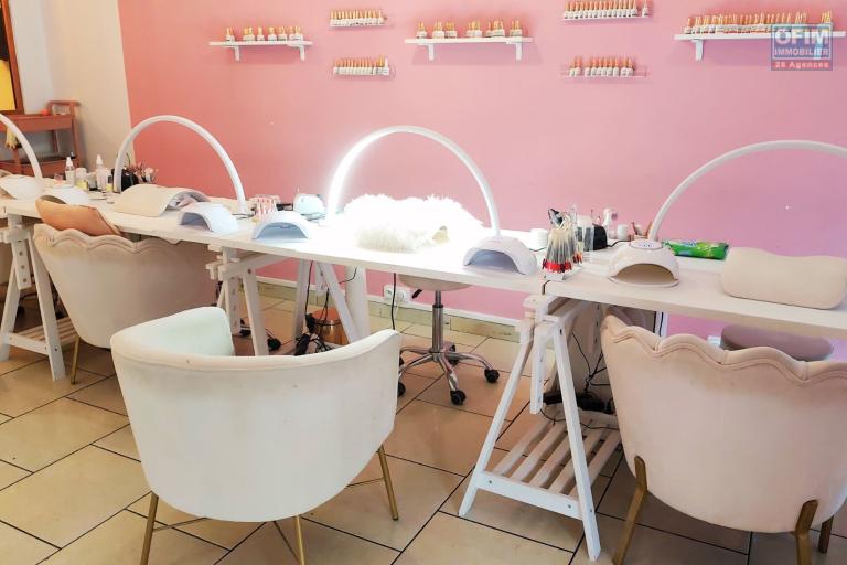 A VENDRE | Fonds de commerce institut de beauté à Saint-Paul au centre ville à 79000€