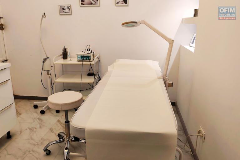 A VENDRE | Fonds de commerce institut de beauté à Saint-Paul au centre ville à 79000€