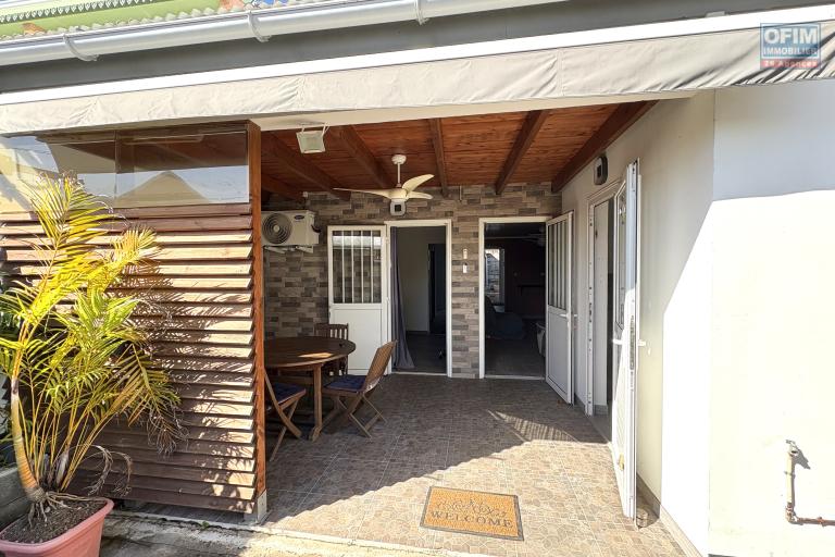 A louer jolie Villa 3 chambres MEUBLEE et remise à neuf de 93m2 à Saint-Benoit