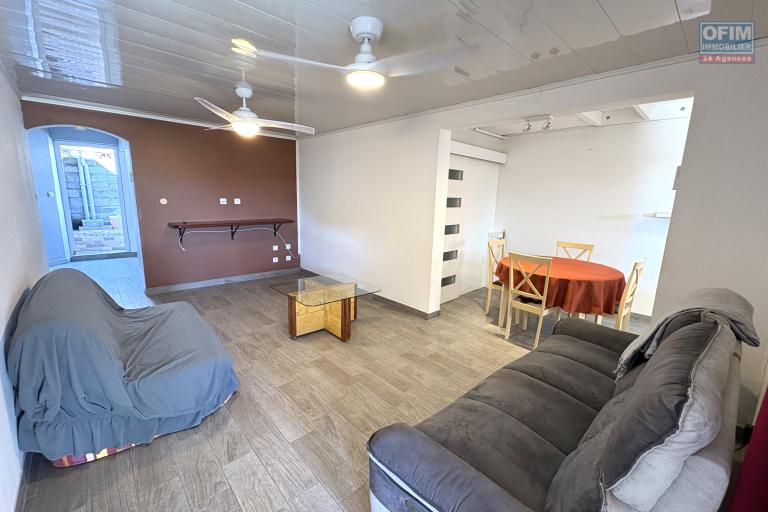 A louer jolie Villa 3 chambres MEUBLEE et remise à neuf de 93m2 à Saint-Benoit