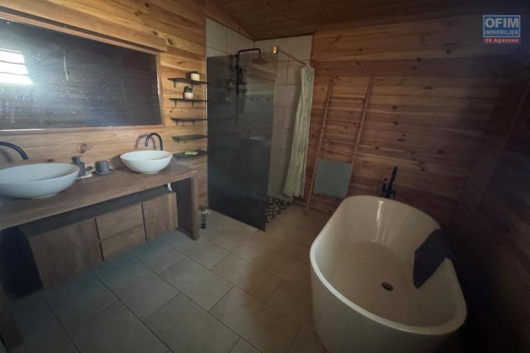 A louer charmante villa tout en bois de type F4 - secteur Bois Court