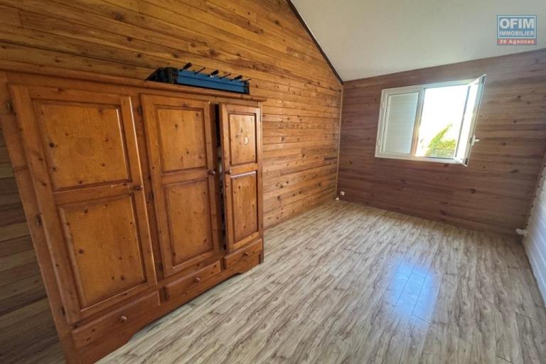 A louer charmante villa tout en bois de type F4 - secteur Bois Court