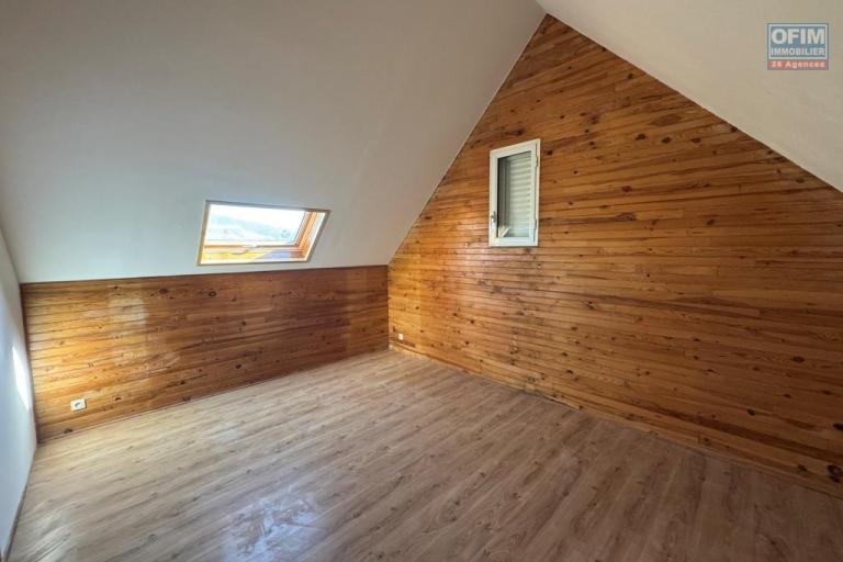 A louer charmante villa tout en bois de type F4 - secteur Bois Court