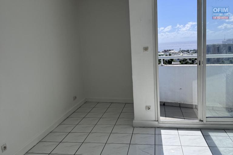 A Louer appartement de type F1 résidence les ORANGELLES à Sainte Clotilde .