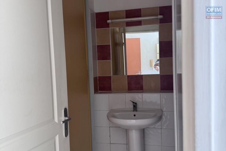 A Louer appartement de type F1 résidence les ORANGELLES à Sainte Clotilde .
