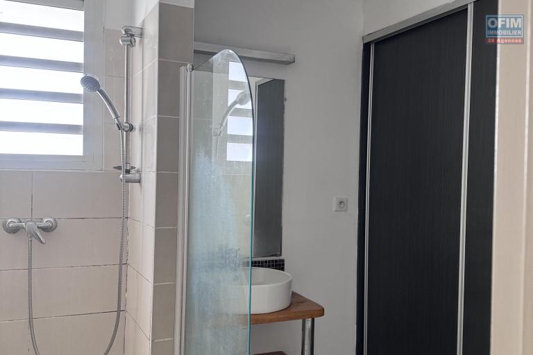 A louer très bel appartement F3 sur la résidence COQUELICOTS 4 à Sainte Clotilde.