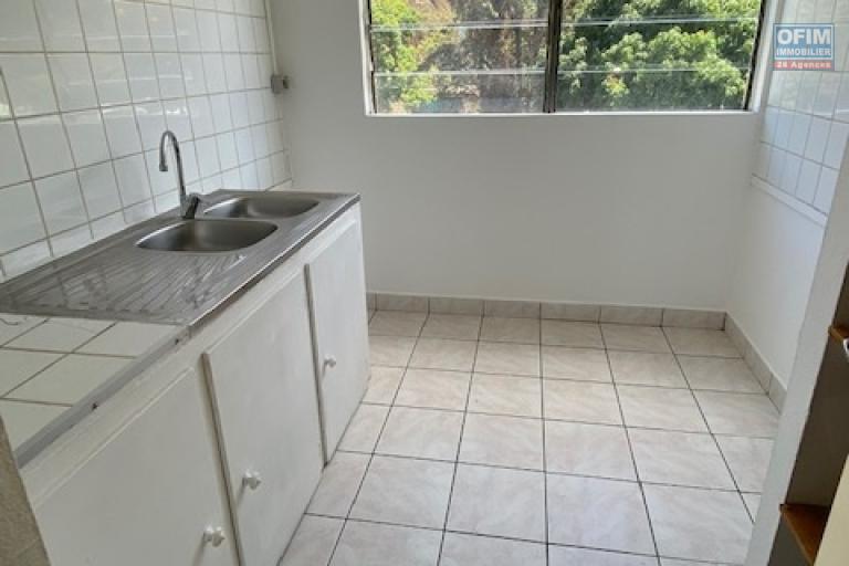 A louer appartement F3 sur la résidence OZOUX bas de la rivière à Saint Denis.