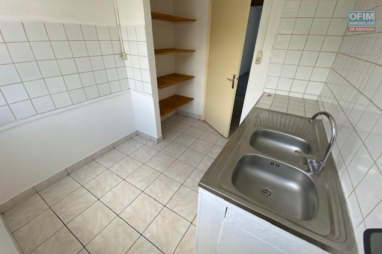 A louer appartement F3 sur la résidence OZOUX bas de la rivière à Saint Denis.