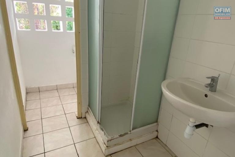 A louer appartement F3 sur la résidence OZOUX bas de la rivière à Saint Denis.