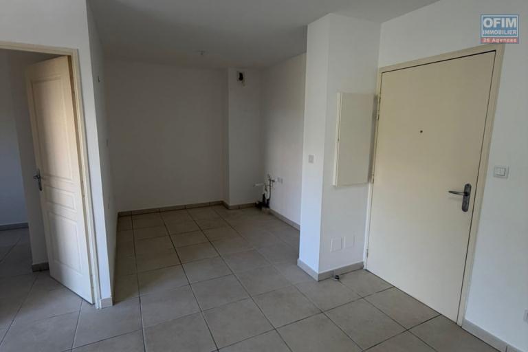 A vendre -Appartemnt T3 de 51 m2 avec varangue et parking ferm&eacute; - Secteur Sainte-Clotilde