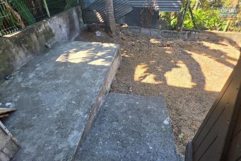 A louer joli villa jumelée de plain-pied entièrement rénovée de type F3 le Tampon Trois Mares