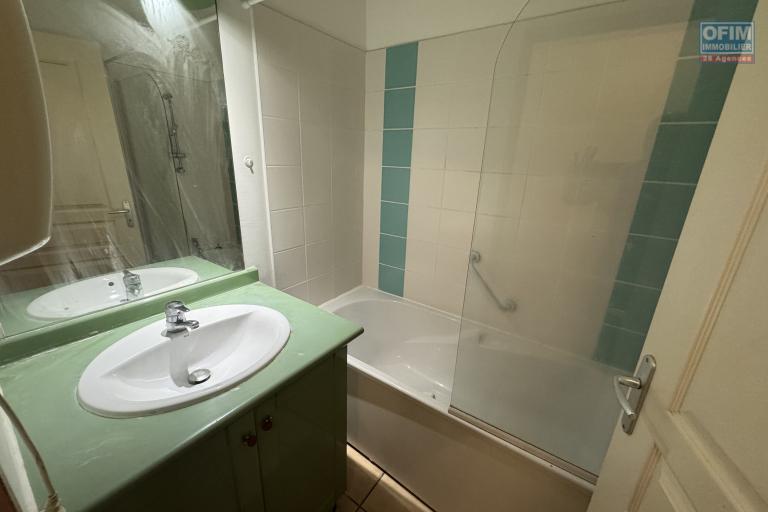A louer joli appartement F2 MEUBLE au centre ville du Tampon