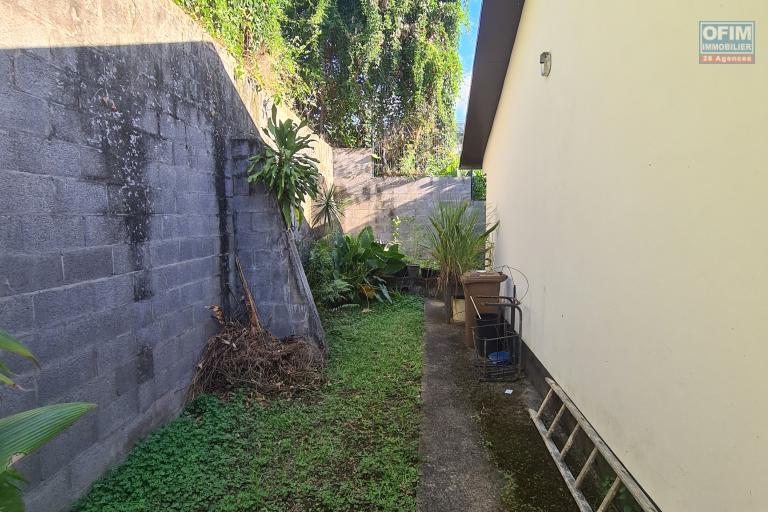 A vendre à Ste Clotilde maison T4 avec jardin, au calme d'une impasse