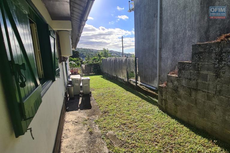 A vendre à Ste Clotilde maison T4 avec jardin, au calme d'une impasse