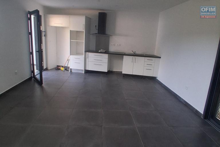 A LOUER villa moderne de type F4 avec PISCINE à 1900 euros sur la POSSESSION