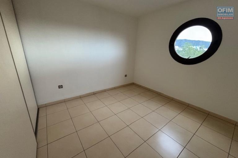 A vendre T2 avec varangue vue mer &agrave; Ste Clotilde residence Lobellia