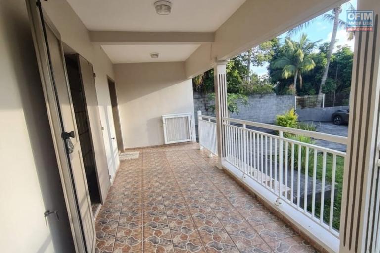 A louer grande maison secteur Mont&eacute;e sano &agrave; Sainte Marie, tr&egrave;s beau jardin, endroit calme