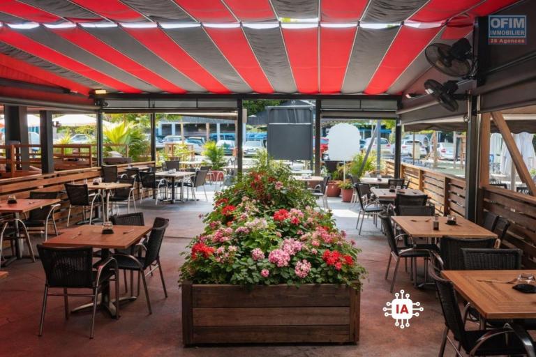 A VENDRE | Restaurant avec Terrasse, Place du March&eacute; &agrave; Saint les Bains &agrave; 199 000&euro;