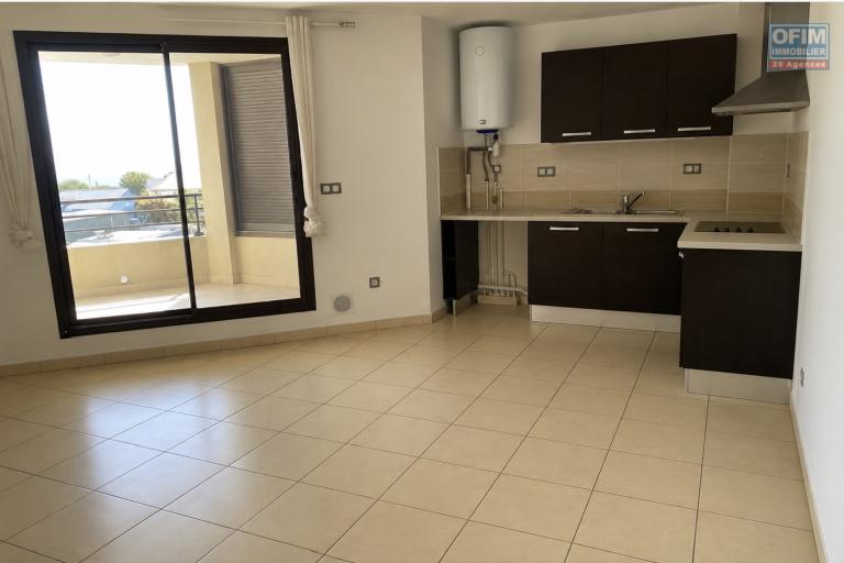 A vendre T2 avec varangue vue mer &agrave; Ste Clotilde residence Lobellia