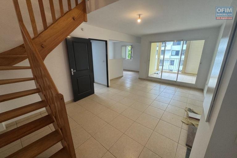 A vendre joli appartement duplex rénové de type F 2/3 proche du centre ville du Tampon