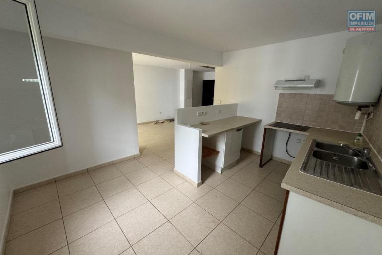A vendre joli appartement duplex rénové de type F 2/3 proche du centre ville du Tampon