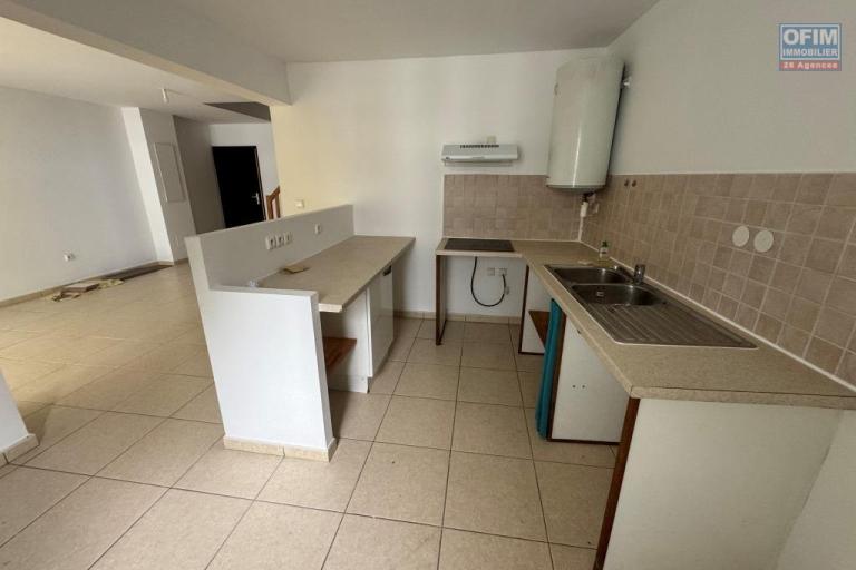A vendre joli appartement duplex rénové de type F 2/3 proche du centre ville du Tampon