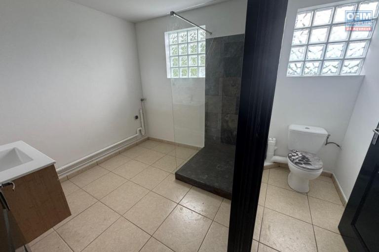 A vendre joli appartement duplex rénové de type F 2/3 proche du centre ville du Tampon