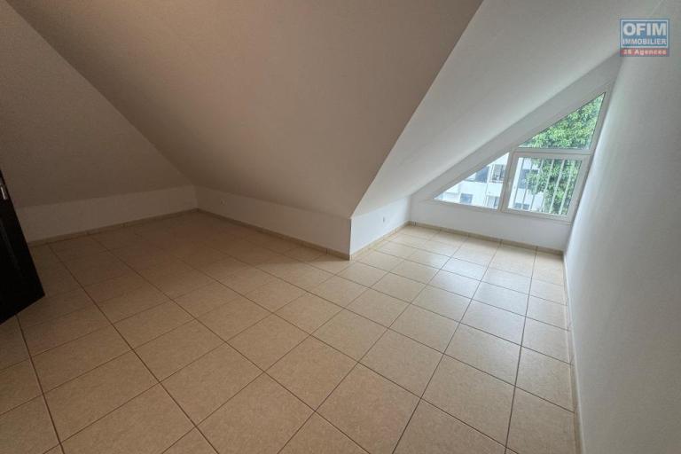 A vendre joli appartement duplex rénové de type F 2/3 proche du centre ville du Tampon