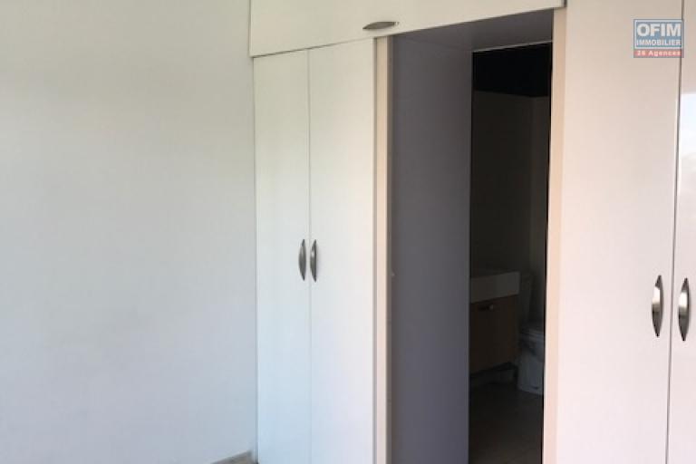 A louer appartement F1 sur la résidence PROXIMA à Sainte Clotilde.