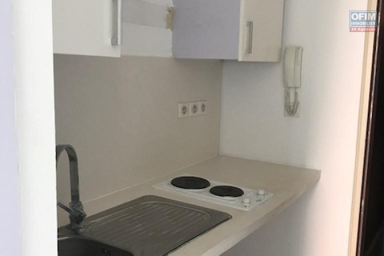 A louer appartement F1 sur la résidence PROXIMA à Sainte Clotilde.