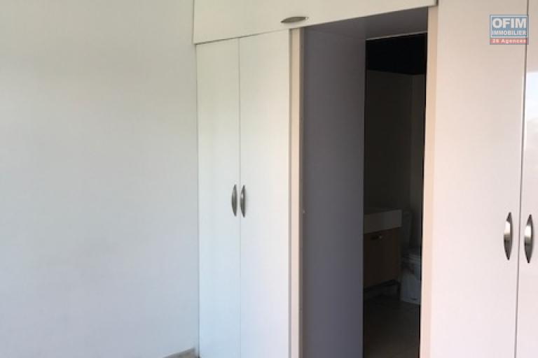A louer appartement F1 sur la résidence PROXIMA à Sainte Clotilde.