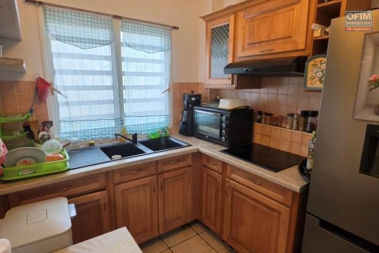 A vendre bel appartement F2 avec jardinet dans résidence avec piscine les 400 le Tampon