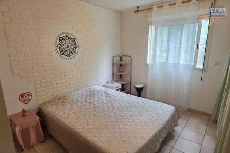A vendre bel appartement F2 avec jardinet dans résidence avec piscine les 400 le Tampon