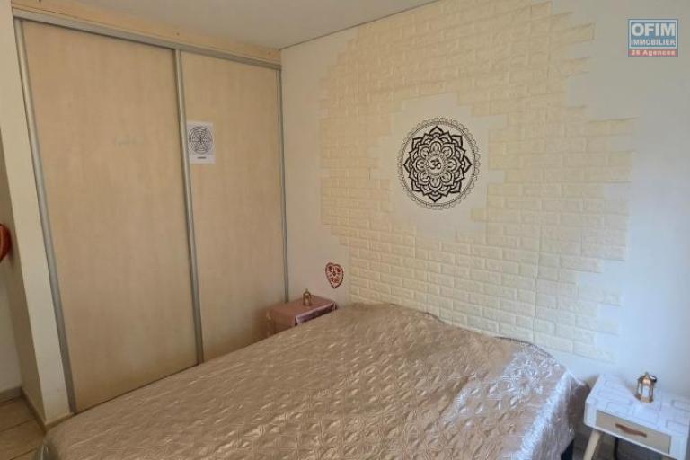 A vendre bel appartement F2 avec jardinet dans résidence avec piscine les 400 le Tampon