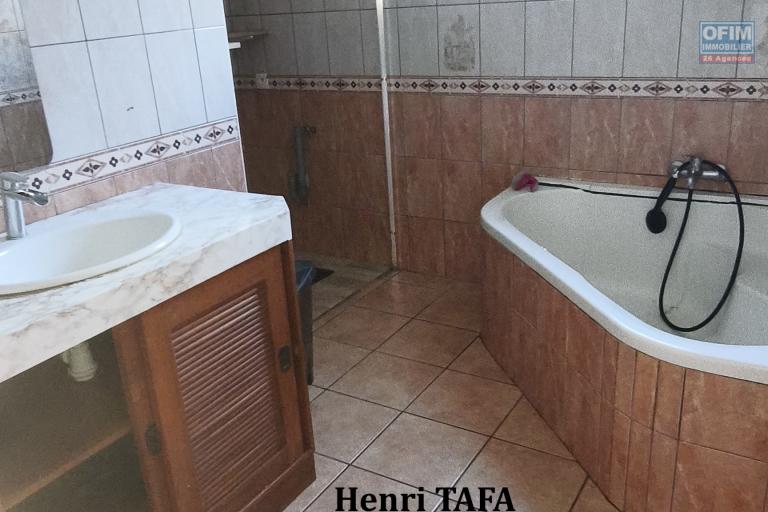 Villa F4/F5 de 150 m2 à étage - Baignoire & douche
