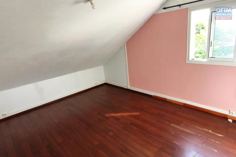 Villa F4/F5 de 150 m2 à étage - Chambre à l'étage
