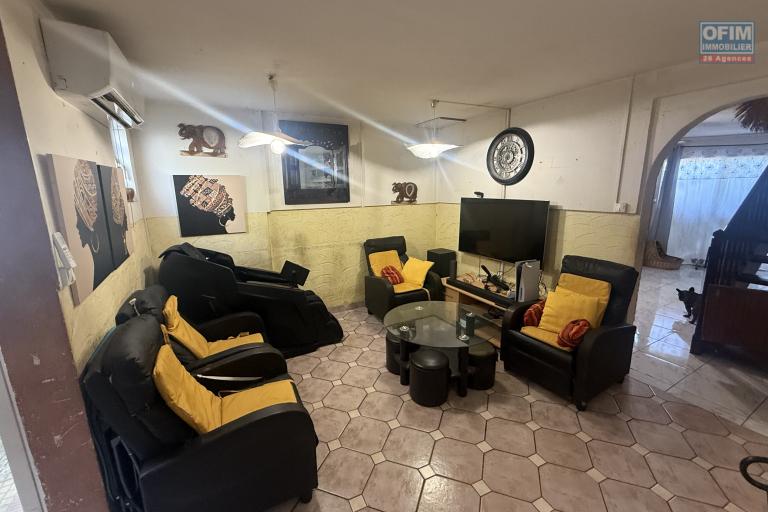 A vendre maison T4 mitoyenne proche centre ville du Port