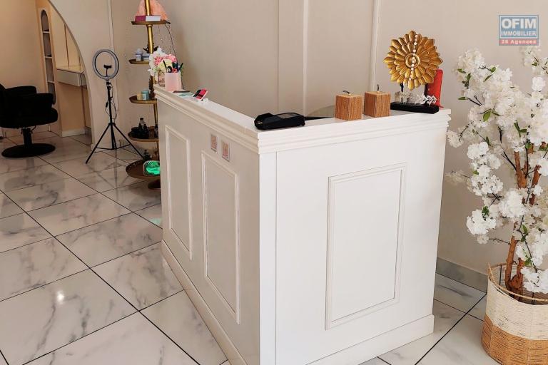 Au cœur du centre-ville de Saint-Paul | Salon de coiffure à vendre au prix de 69 500 €.