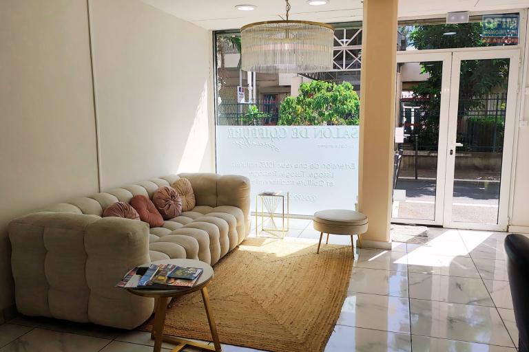 Au cœur du centre-ville de Saint-Paul | Salon de coiffure à vendre au prix de 69 500 €.