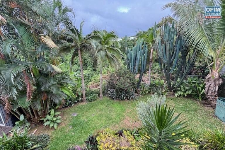 En vente spacieuse villa T7/8 à St Denis-La Montagne, au calme d'une impasse .