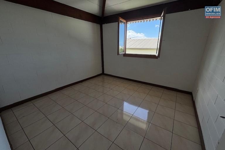 En vente spacieuse villa T7/8 à St Denis-La Montagne, au calme d'une impasse .